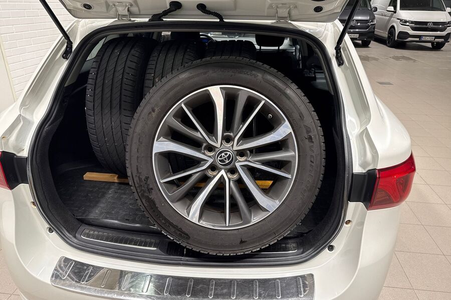 Toyota Avensis vaihtoauto