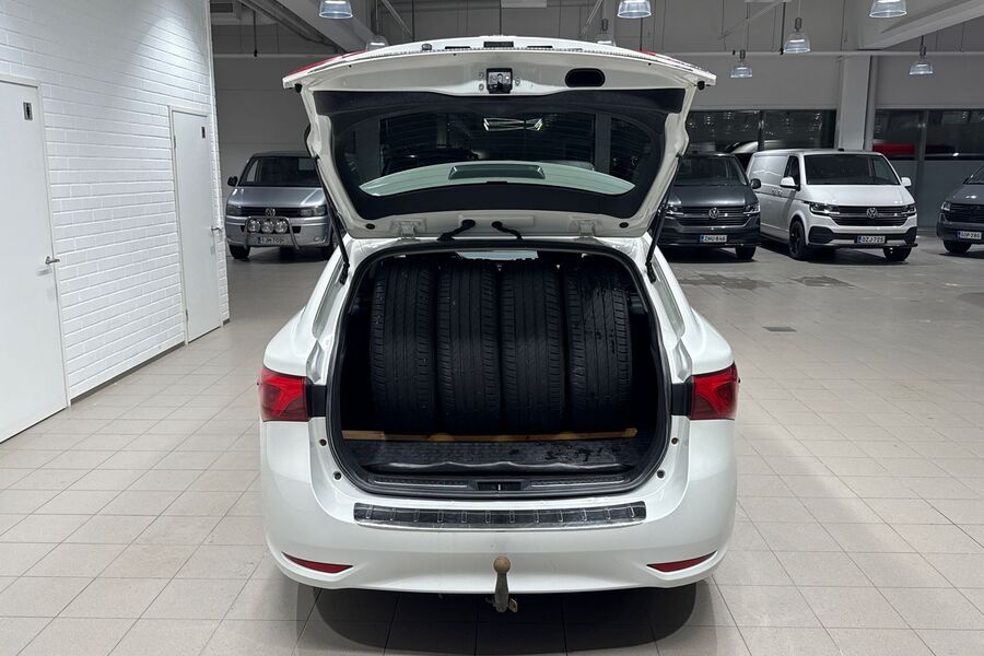 Toyota Avensis vaihtoauto