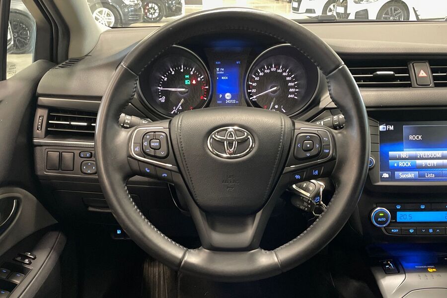 Toyota Avensis vaihtoauto