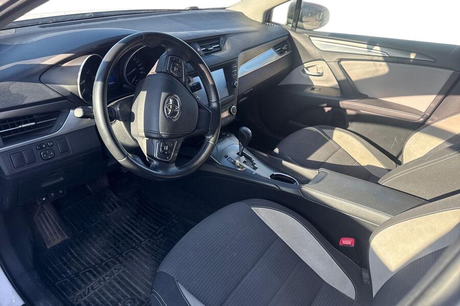 Toyota Avensis vaihtoauto