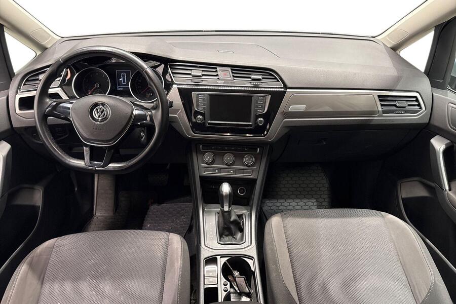 Volkswagen Touran vaihtoauto