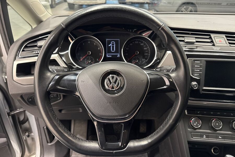 Volkswagen Touran vaihtoauto