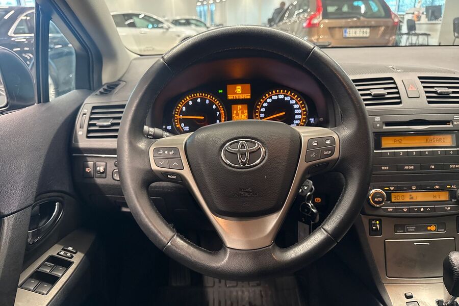 Toyota Avensis vaihtoauto