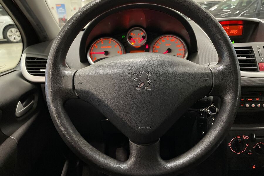 Peugeot 207 vaihtoauto