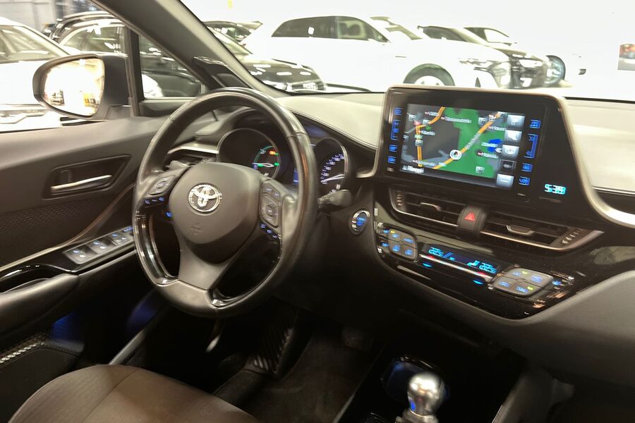 Toyota C-HR vaihtoauto