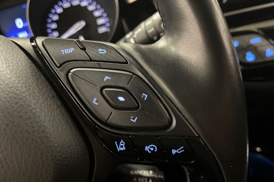 Toyota C-HR vaihtoauto