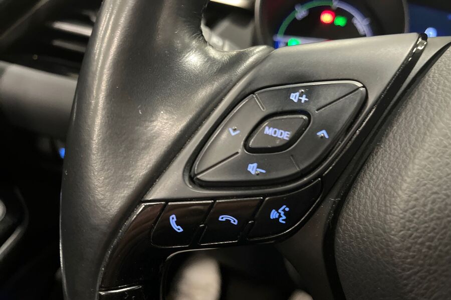 Toyota C-HR vaihtoauto