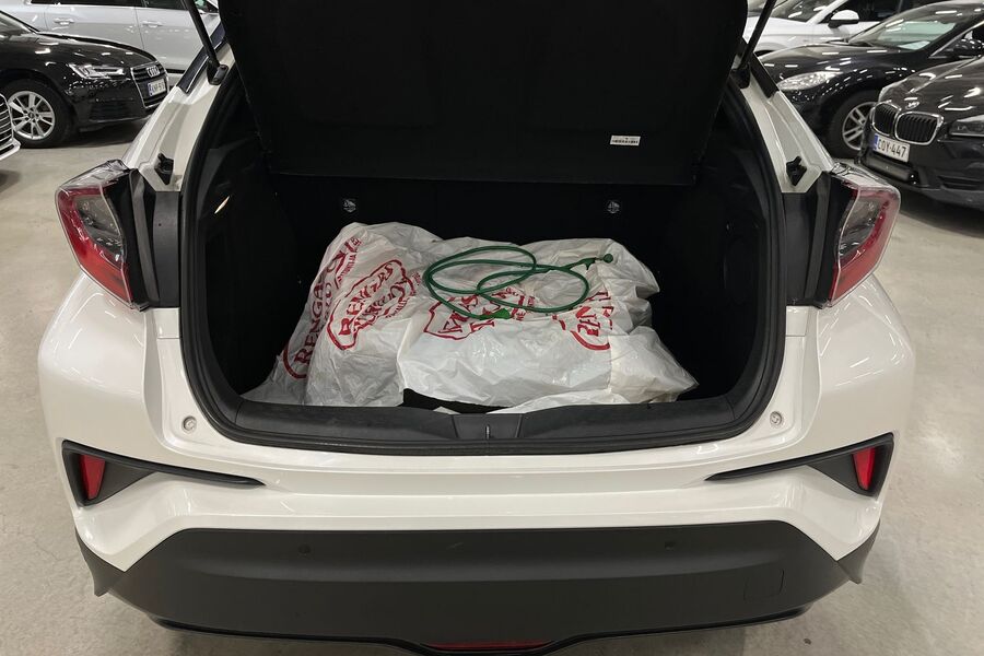 Toyota C-HR vaihtoauto