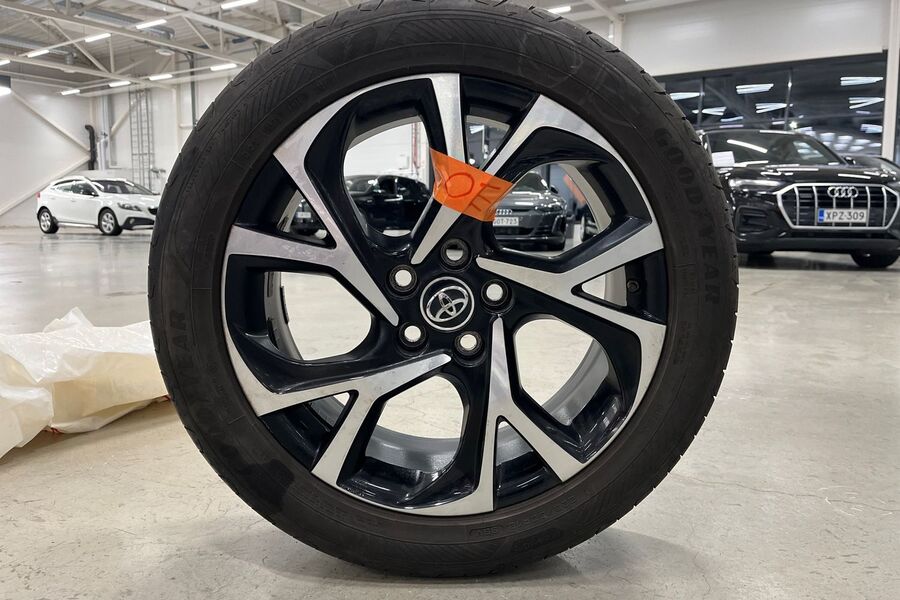 Toyota C-HR vaihtoauto