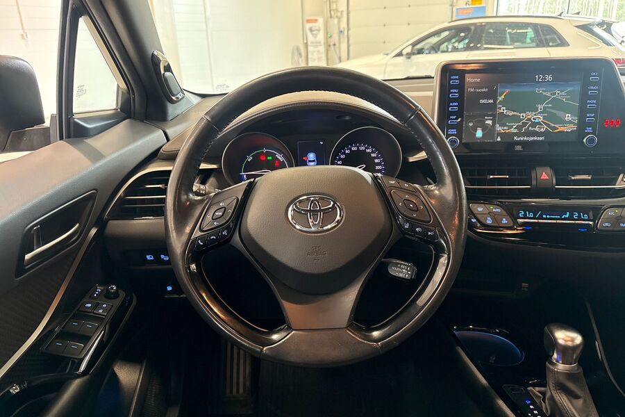 Toyota C-HR vaihtoauto