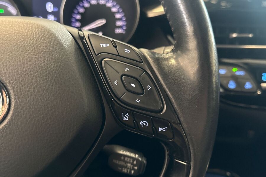 Toyota C-HR vaihtoauto