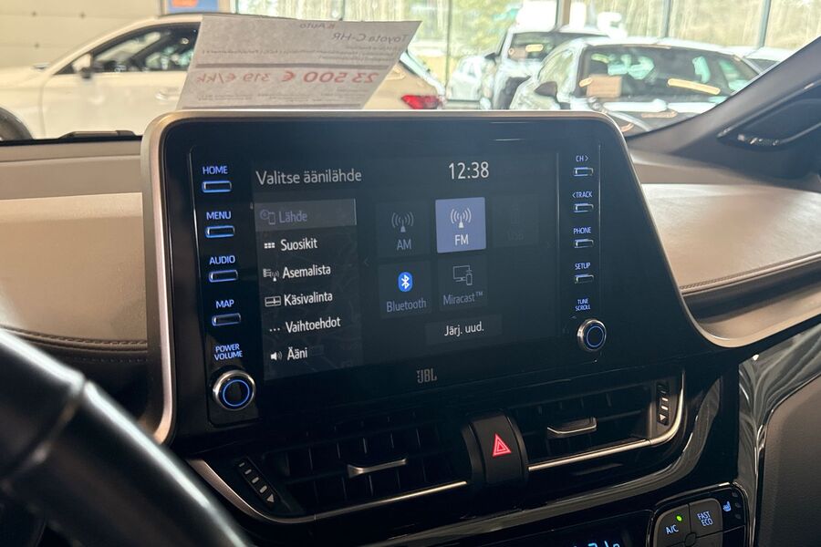 Toyota C-HR vaihtoauto