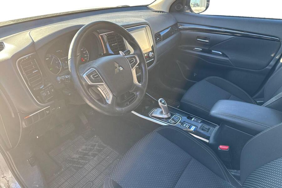 Mitsubishi Outlander PHEV vaihtoauto