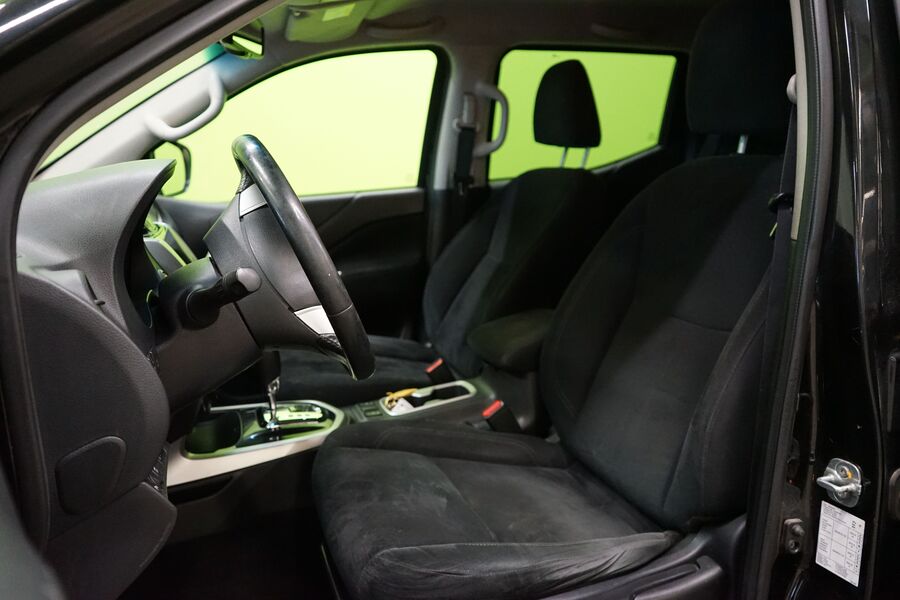 Nissan Navara vaihtoauto