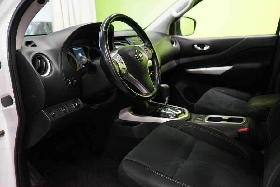 Nissan Navara vaihtoauto