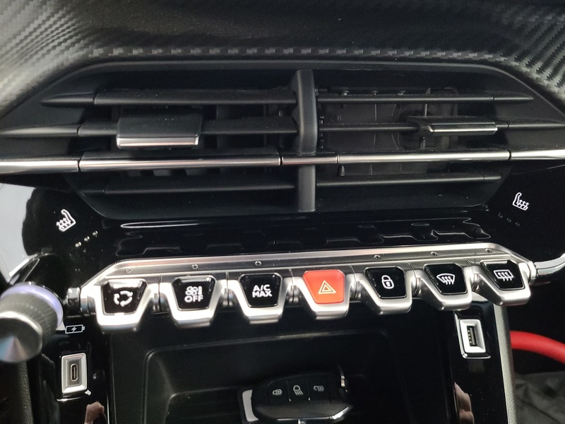 Peugeot e-2008 vaihtoauto