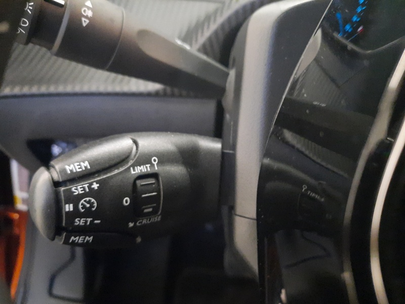 Peugeot e-2008 vaihtoauto