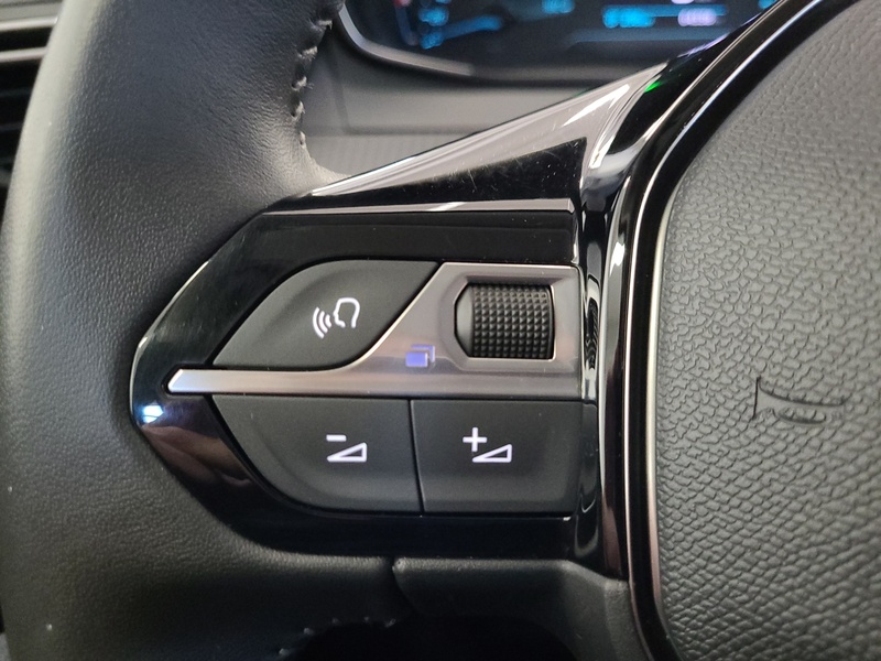 Peugeot e-2008 vaihtoauto