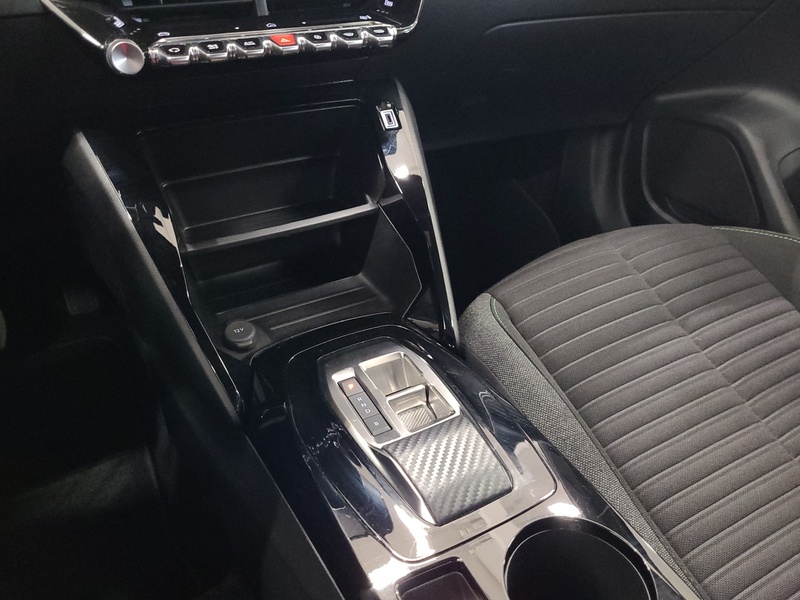 Peugeot e-2008 vaihtoauto