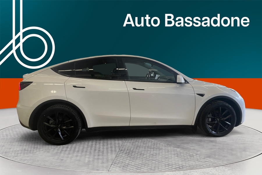 Tesla Model Y vaihtoauto