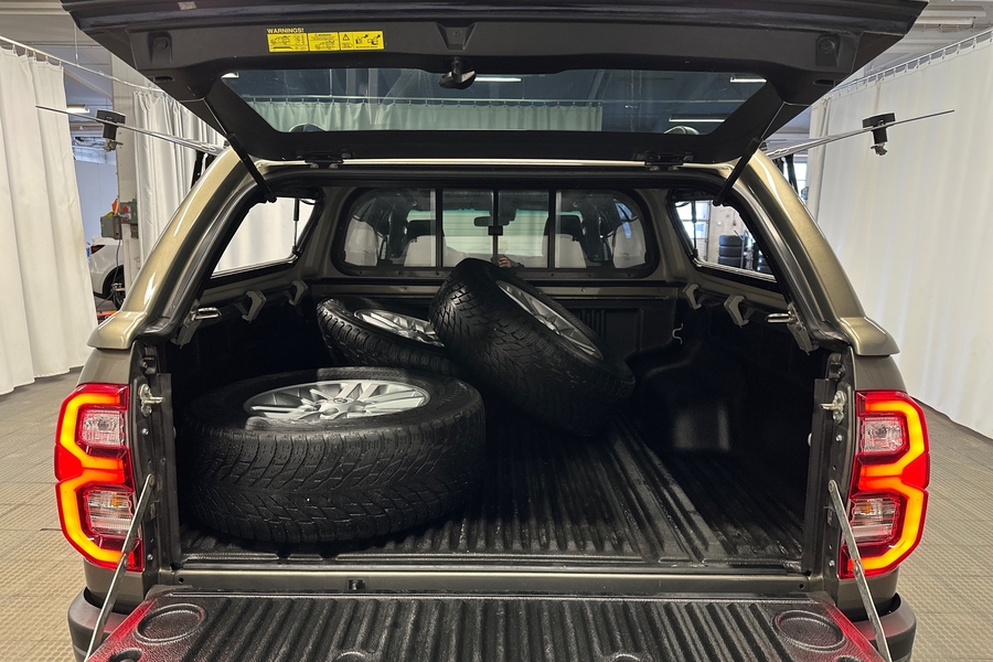 Toyota Hilux vaihtoauto