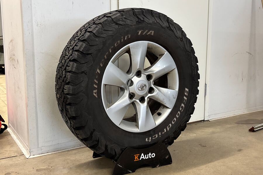 Toyota Land Cruiser vaihtoauto