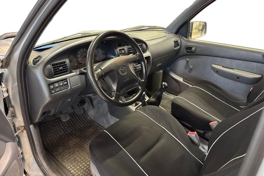 Mazda B2500 vaihtoauto