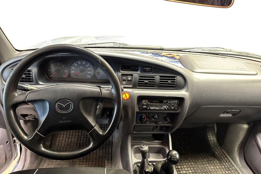 Mazda B2500 vaihtoauto