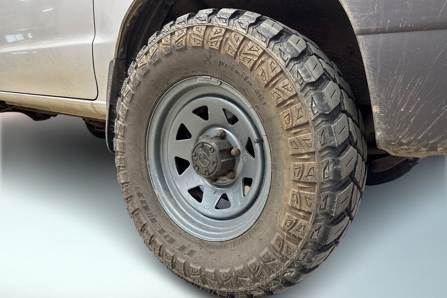 Mazda B2500 vaihtoauto