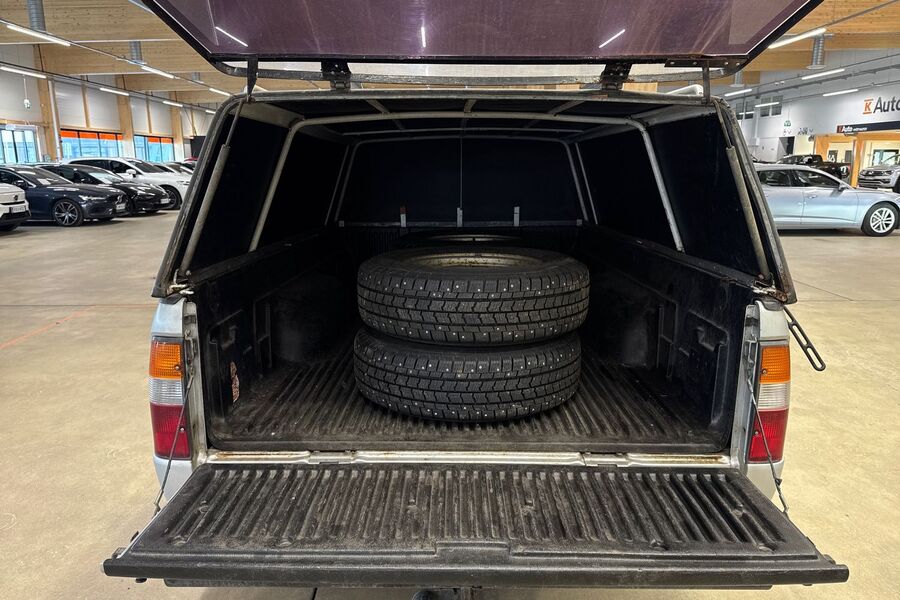 Mazda B2500 vaihtoauto