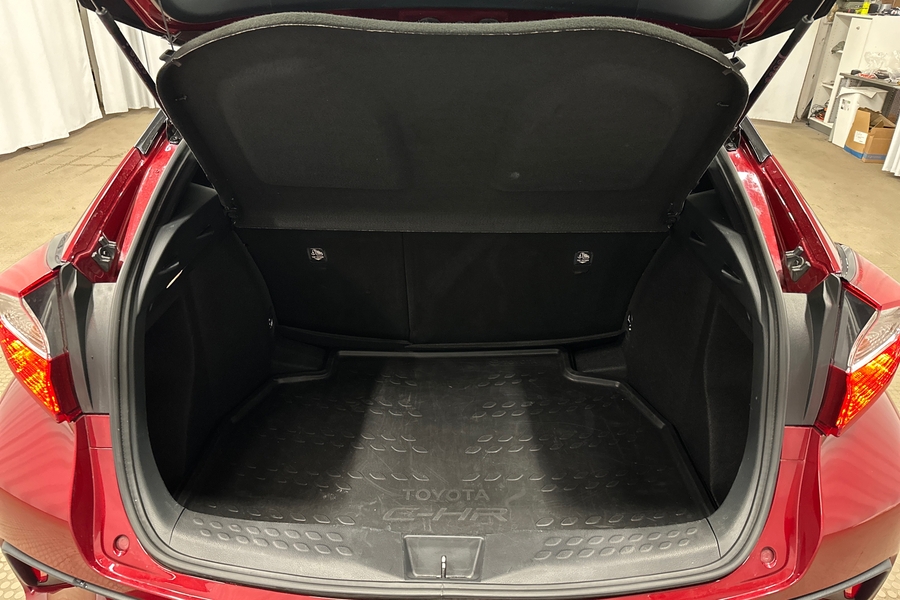 Toyota C-HR vaihtoauto