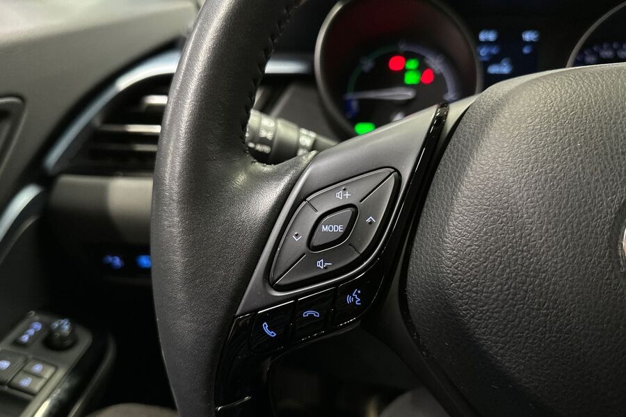 Toyota C-HR vaihtoauto