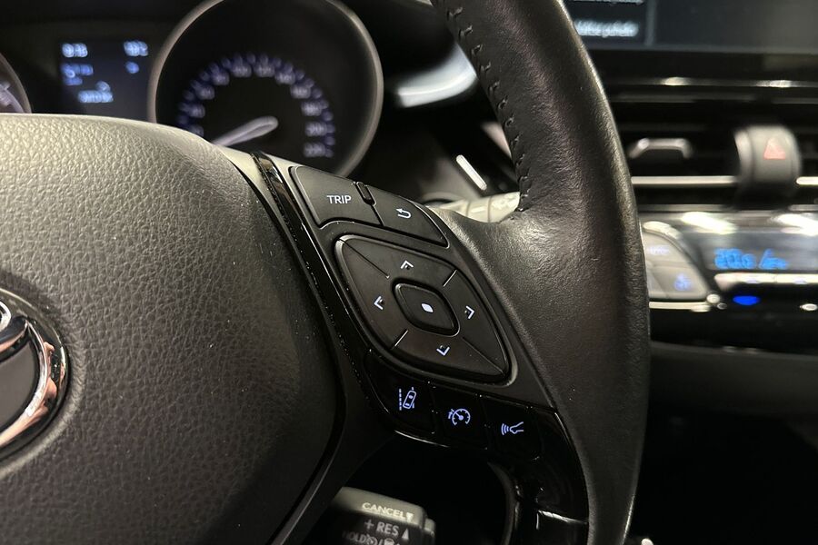 Toyota C-HR vaihtoauto