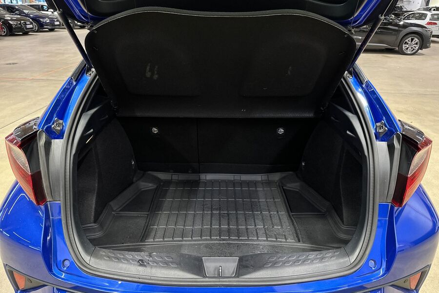 Toyota C-HR vaihtoauto