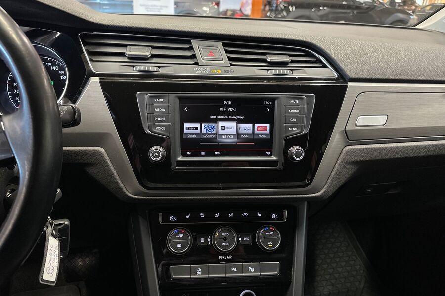 Volkswagen Touran vaihtoauto