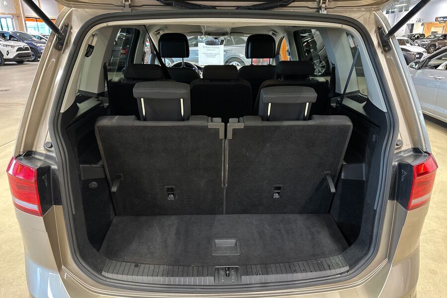 Volkswagen Touran vaihtoauto