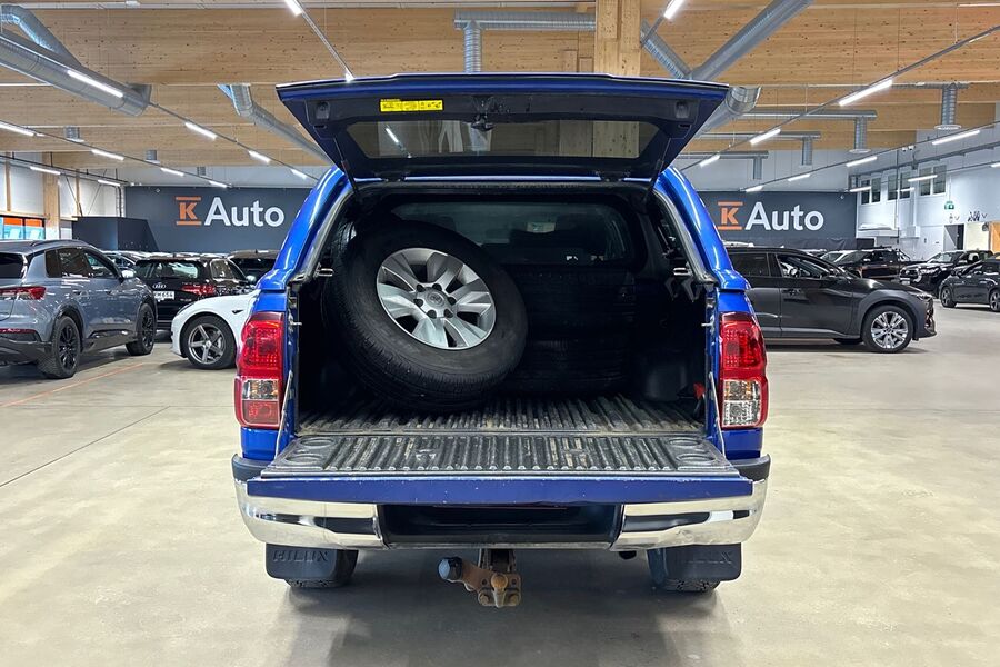 Toyota Hilux vaihtoauto