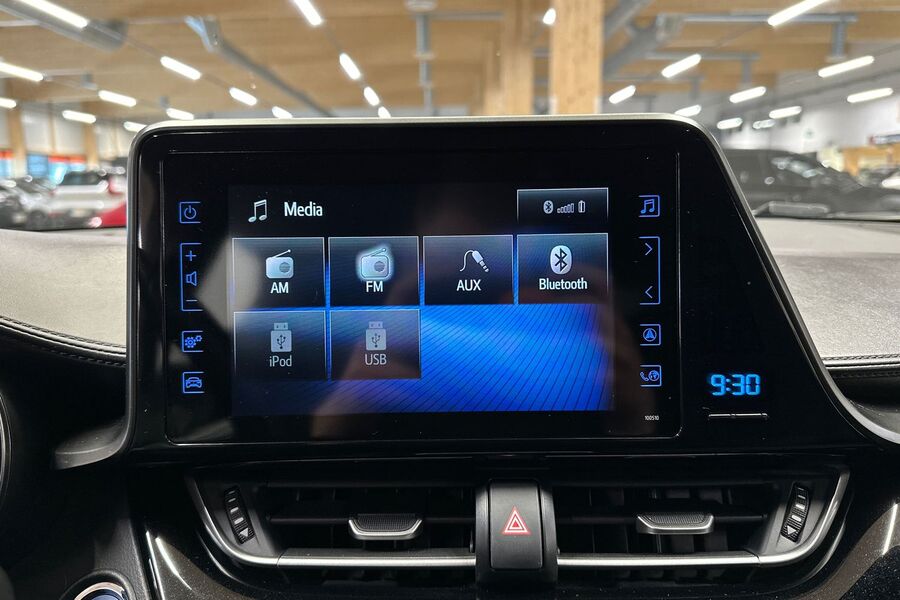 Toyota C-HR vaihtoauto