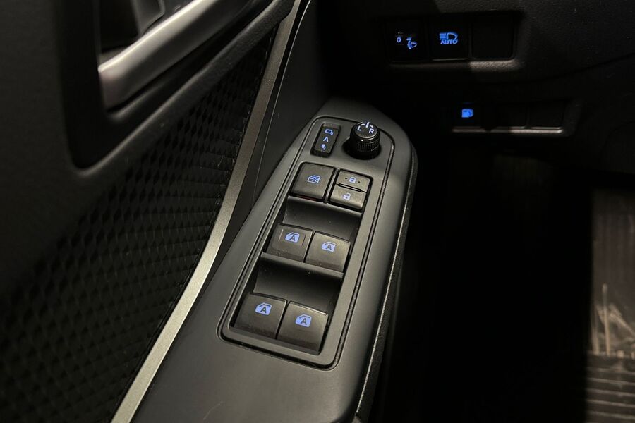 Toyota C-HR vaihtoauto