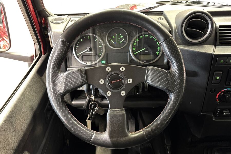 Land Rover Defender vaihtoauto