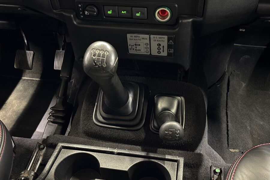 Land Rover Defender vaihtoauto