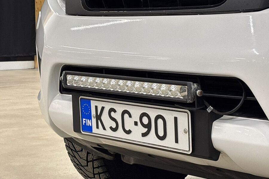 Nissan Navara vaihtoauto