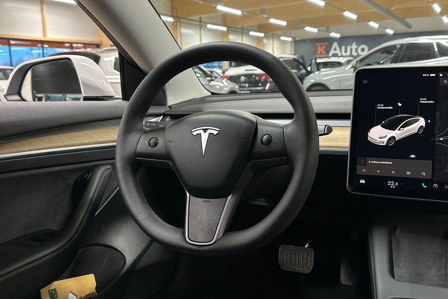 Tesla Model 3 vaihtoauto