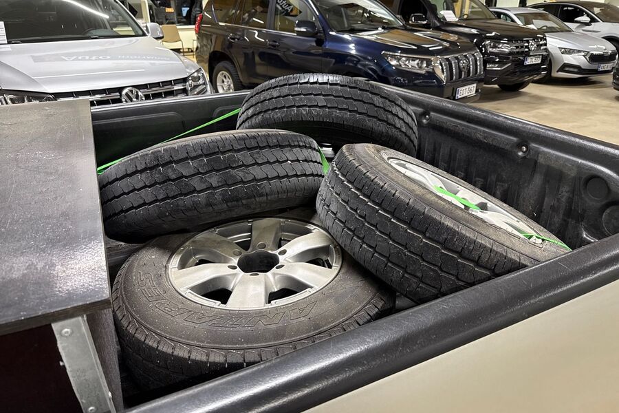 Toyota Hilux vaihtoauto