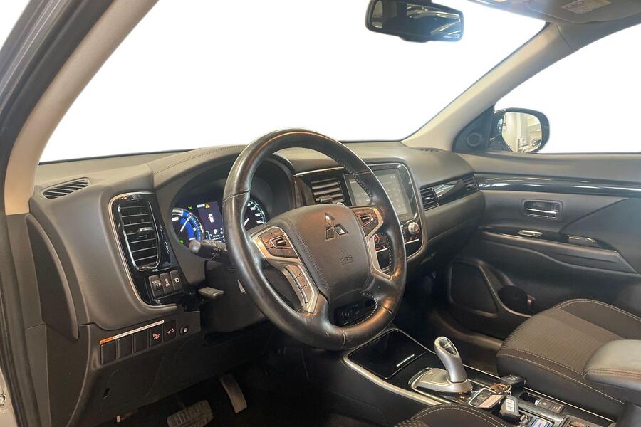 Mitsubishi Outlander PHEV vaihtoauto
