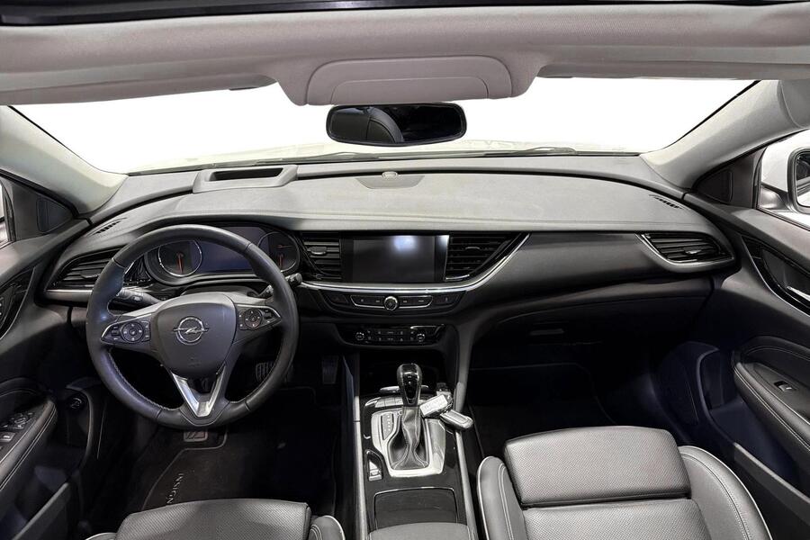 Opel Insignia vaihtoauto