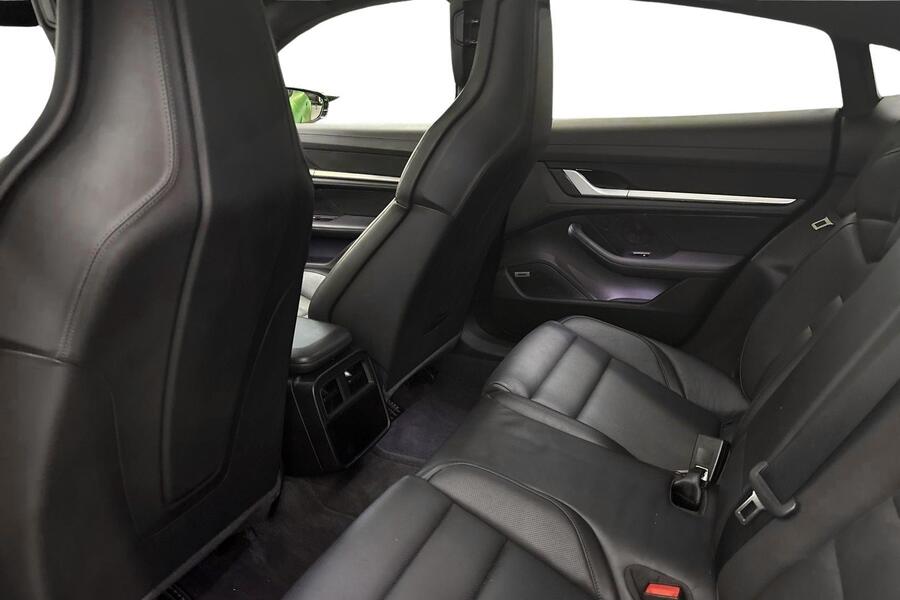 Porsche Taycan vaihtoauto