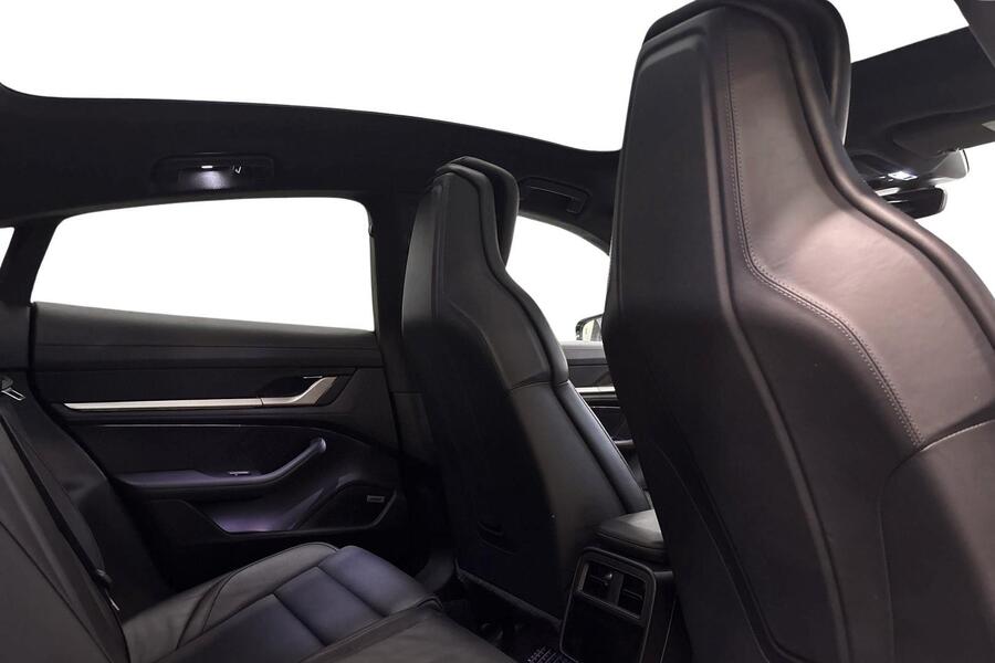 Porsche Taycan vaihtoauto