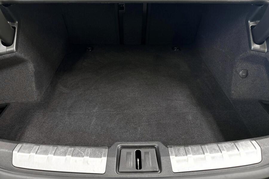 Porsche Taycan vaihtoauto