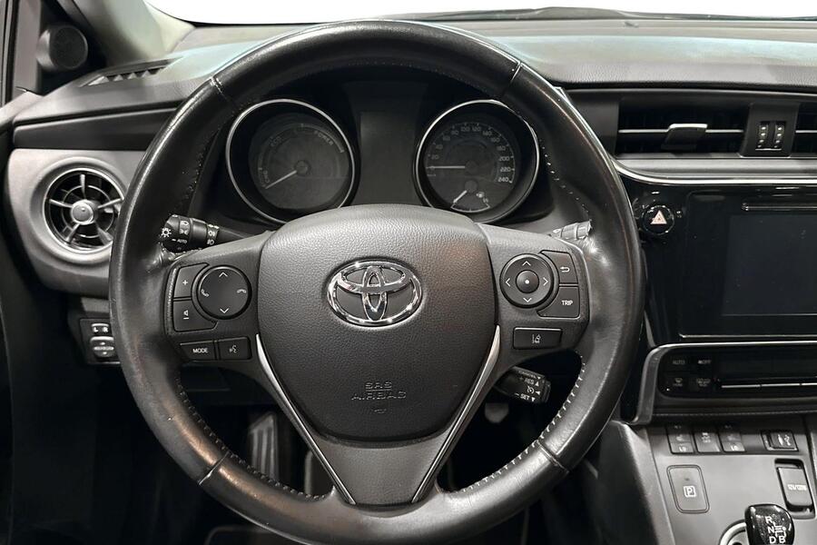 Toyota Auris vaihtoauto